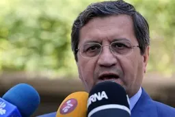 
بانک مرکزی   |   علت تعلل برخی صادرکنندگان برای عرضه ارز / عامل نوسان در بازار
