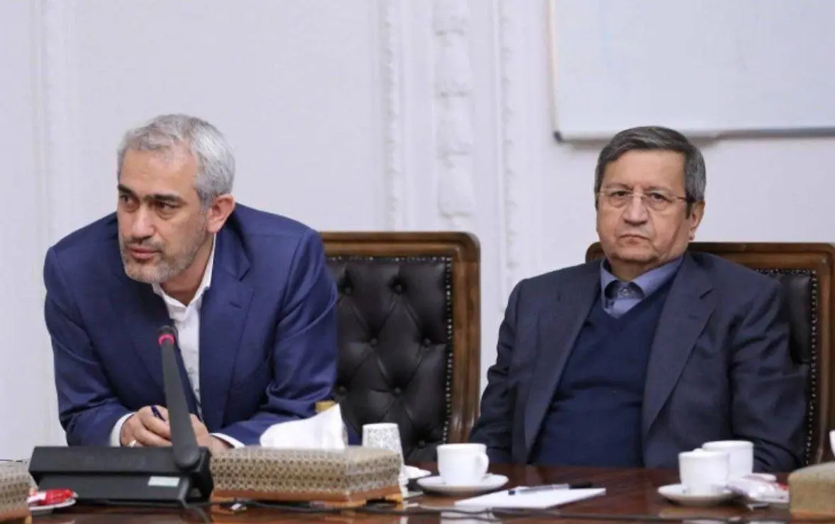 حضور همتی در جلسه رئیس‌جمهور با فعالان اقتصادی

