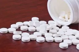 عوارض خوردن قرص بدون آب 