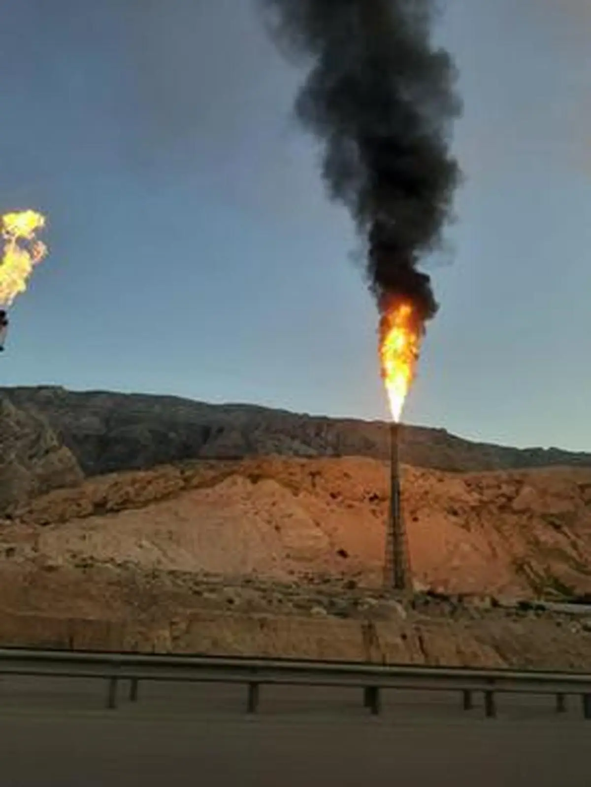 آلودگی مشعل صنایع نفت و گاز در عسلویه + عکس