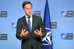 دبیرکل ناتو: ترامپ اقدامات خوبی انجام می‌دهد! | تمجید دبیرکل ناتو از ترامپ در سایه نگرانی از فروپاشی ائتلاف