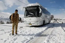 کولاک و مشکل تردد در برخی محورهای کردستان‎