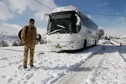 کولاک و مشکل تردد در برخی محورهای کردستان‎