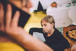 الگوی استفاده صحیح از تلفن همراه برای فرزندانمان باشیم

