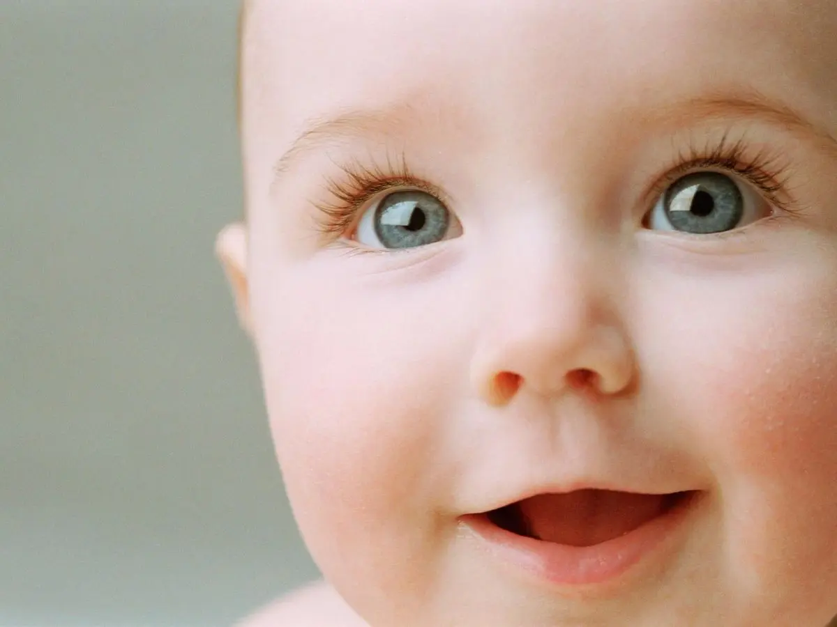 پیش‌‌بینی رنگ چشم نوزاد؛ آیا رنگ چشم کودک قابل تغییر است؟