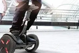 شیطنت پرهزینه یک کودک؛ سقوط اسکوتر بر روی پژو+ویدئو