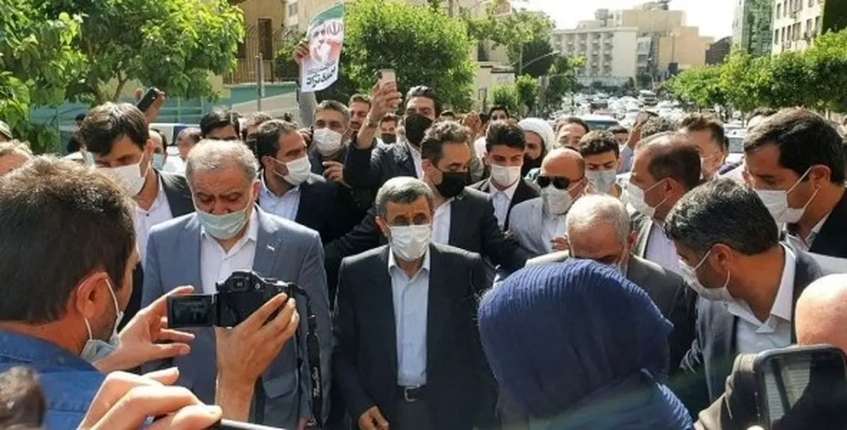 واکنش مشاور وزیر کشور به زیرپاگذاشتن ضوابط از سوی احمدی نژاد| همهمه یاران احمدی نژاد هنگام ثبت نام 