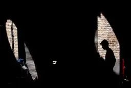 سرگذشت تلخ کودکان باربر بازار تهران