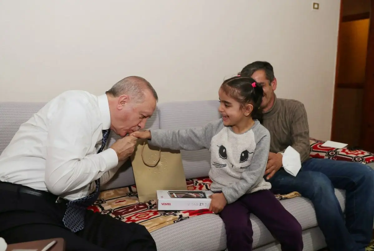 حضور اردوغان در افطاری یک شهروند