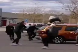 واکنش شدید مسلمانان سوئد به شخصی که قصد سوزاندن قرآن را داشت+ویدئو 