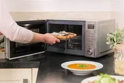 دیگه غذات رو توی مایکروویو گرم نکن |  بیا تا 5 تا از مضرات مایکروویو رو بهت بگم