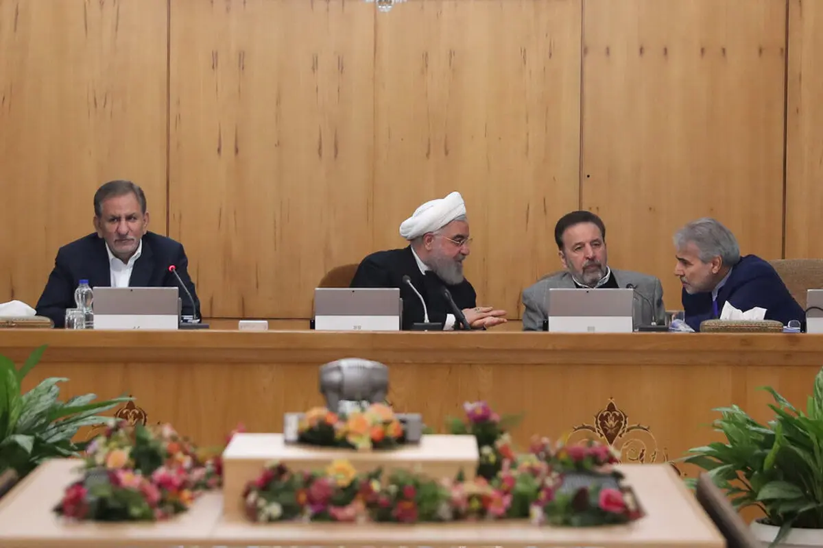 عوامل بروز تورم، از نقش دولت تا موسسات اعتباری ورشکسته | خلق روزانه نقدینگی، تورم را به 60 درصد می رساند! |  پرداخت 500 میلیارد بدهی بدهکاران توسط دولت به بانک ها