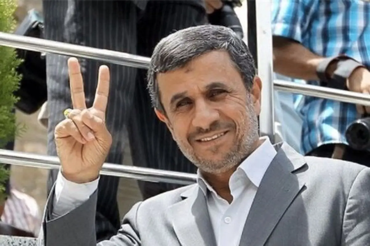 احمدی‌نژاد کجاست؟ در حال دروی خس و خاشاک؟