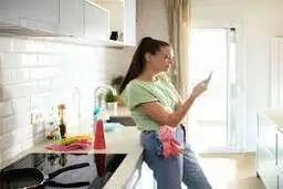 لیست کارهای خونه تکونی | هر قسمت خونه رو با چی تمیز کنیم؟ +ویدئو