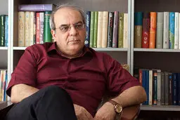 پیشنهاد عباس عبدی:سمت رئیس جمهور را حذف کنید تا مجبور نباشید 4یا8سال تحملش کنید | می توان هر ماه یک نخست وزیر داشت