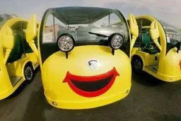 تصاویری از خودروهای جدید و برقی در سواحل کره شمالی برای رفاه حال گردشگران 