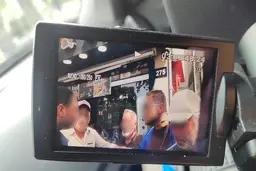 حمله دلالان ارز به خبرنگاران | جلوگیری از تهیه گزارش در چهارراه استانبول