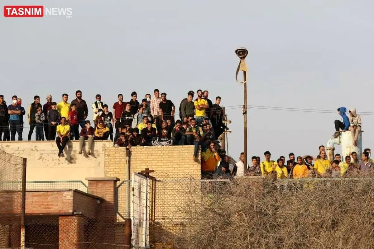 تماشاگران بدون ماسک دربازی صنعت‌نفت - فولاد! +عکس 