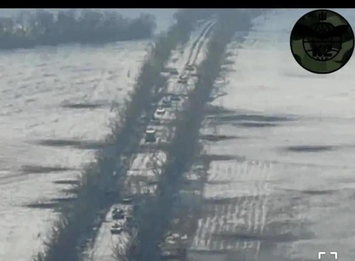 هدف قراردادن دقیق کاروان نظامی روس توسط توپخانه اوکراینی+ویدئو 