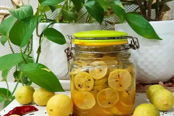 لیموترش شور؛ طعمی اصیل و ماندگار برای سفره‌های ایرانی | طرز تهیه ترشی لیمو ترش +ویدئو