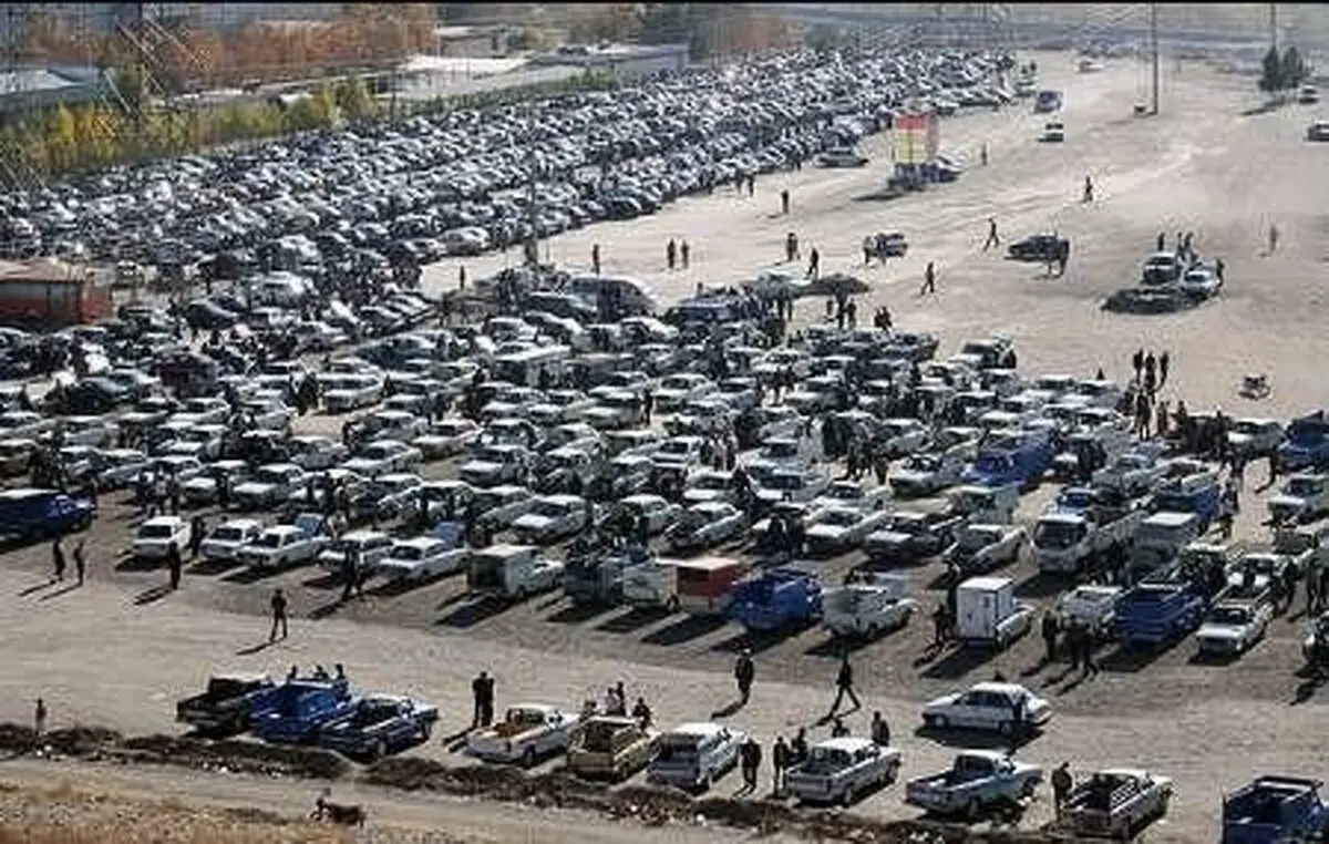 خودروساز باید با تولید کافی و عمل به تعهدات، وجود کالا در کف بازار را تضمین کند.