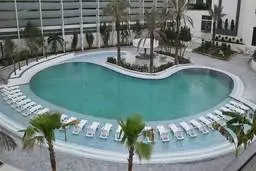 در این زمان‌ها حتی نزدیک استخر هم نشوید