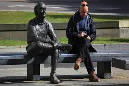 ۵ بلایی که عادت پا روی پا انداختن بر سر بدن می آورد