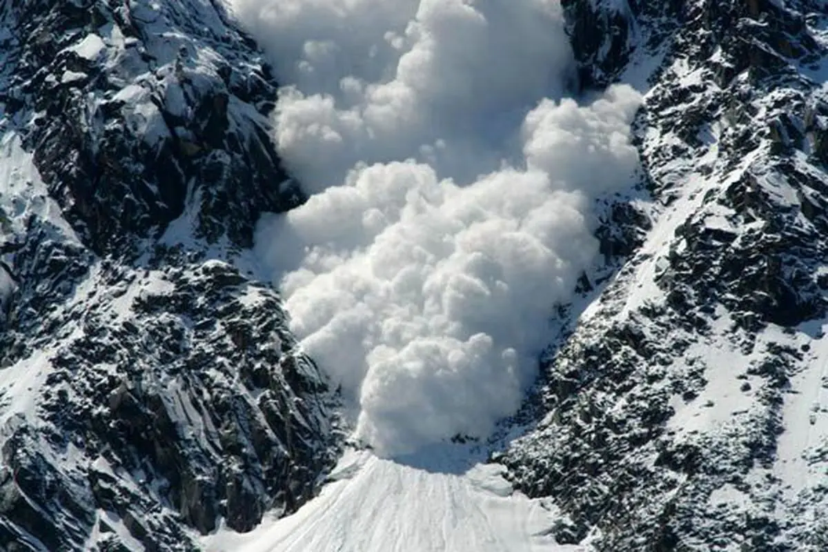  لحظه وحشتناک‌ سقوط بهمن در پیست تمندر علی گودرز | مردم وحشت کردند!+ویدئو 