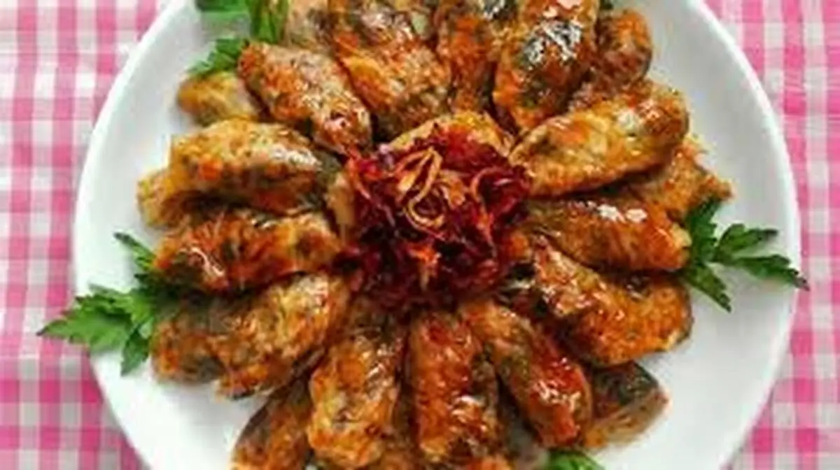 دلمه کلم با سس رب انار |  ترکیبی از اصالت و نوستالژی +ویدئو