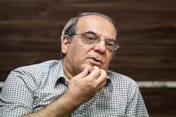عباس عبدی: دنیا به ما خواهد خندید که وزیری را به اتهام توسعه اینترنت احضار کنیم