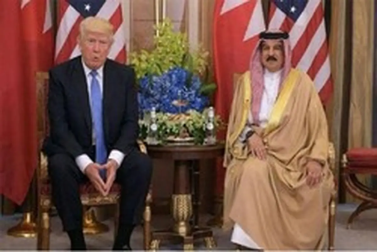 

ترامپ | پادشاه بحرین ازترامپ نشان لیاقت گرفت

