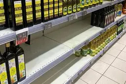 کمبود مواد غذایی در اروپا از روغن به ماکارونی و تخم‌مرغ رسید 