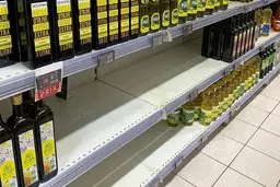 کمبود مواد غذایی در اروپا از روغن به ماکارونی و تخم‌مرغ رسید 