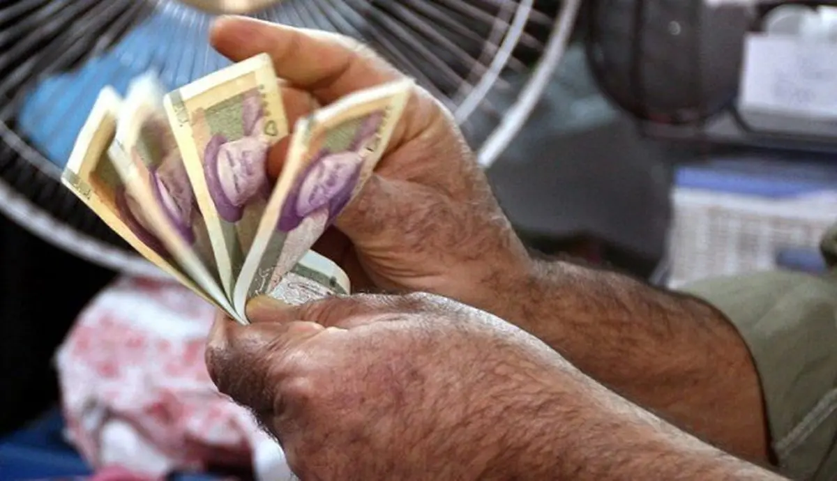۱۱ ماه کار بدون حقوق! | کارگر شهرداری اندیمشک: برای نان شب وسایل خانه می‌فروشیم