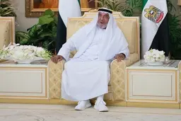 
خلیفه بن زاید  |   برخی املاک در اختیار برادرش شیخ منصور، رئیس باشگاه منچسترسیتی است 