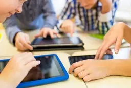 قبل از اینکه دیر بشه اگه به گوشی موبایل اعتیاد داری ببین + ویدیو 