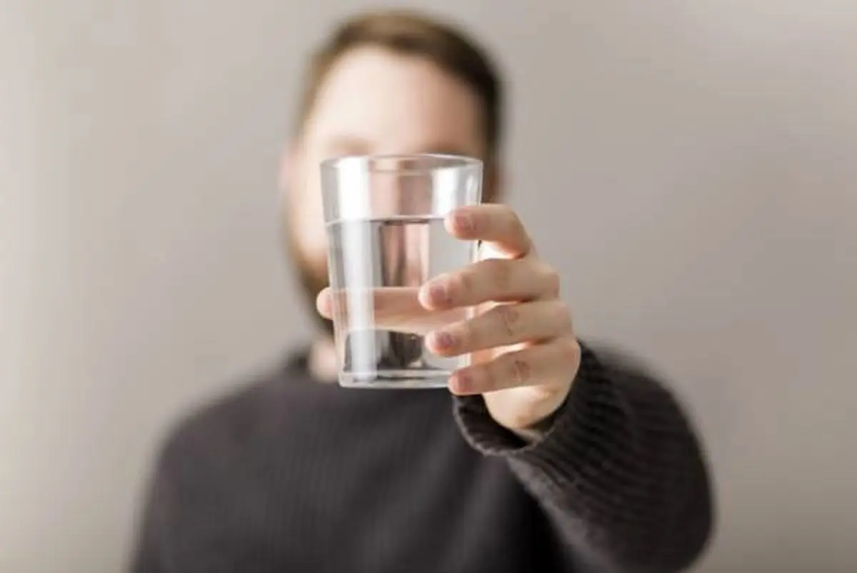 خواص نوشیدن آب نمک با معده خالی! | کمک به بهبود خواب با آب نمک
