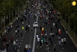 صدور مجوز پیاده روی محدود به اسپانیایی‌ها