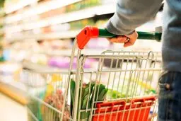 کشف قابل توجه کالاهای اساسی احتکار شده در انبارها در استان اصفهان