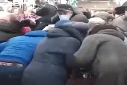 هجوم مردم روسیه به فروشگاه‌ها در پی شایعه کمبود شکر+ویدئو