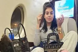 رونالدو در قرنطینه، جرجینا در حال خرید! 