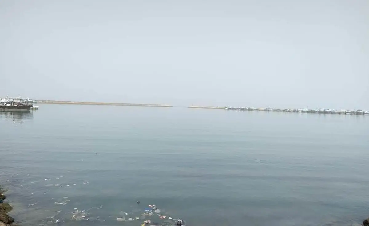 
نجات پیدا کردن ۶ سرنشین یک لنج تجاری در آبهای سیریک از خطر غرق شدن
