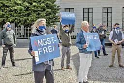 نئونازی‌ها علیه دیکتاتوری ویروس کرونا