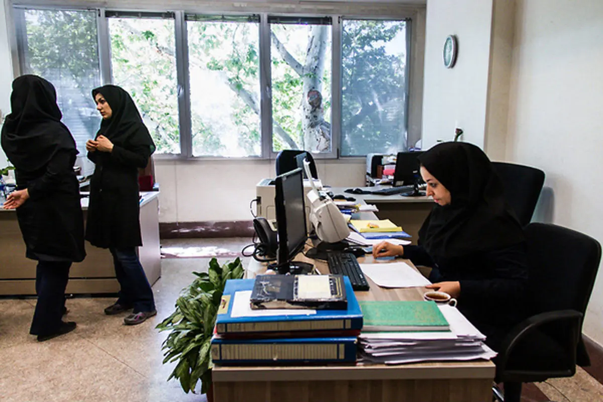 افزایش سهم زنان در بدنه دولت | زنان حالا ۴۵ درصد از کارمندان دولت را تشکیل می‌دهند!