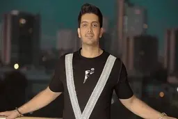  ژست مغرورانه فرزاد فرزین جنجالی شد