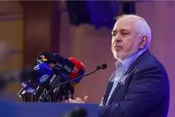 ظریف: در لامرد چهار موشک در یک منطقه غیرنظامی زدند هرکدام از اینها در نزدیکی زمین به ۱۸۰ هزار ترکش تبدیل شد؛ یعنی ۷۲۰ هزار ترکش به مردم غیرنظامی خورد | در لامرد ۷۰ درصد مردم مخالف مذاکره هستند