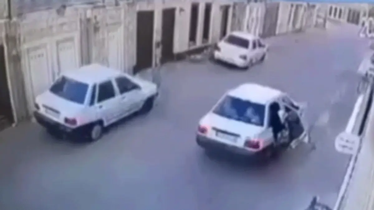 حادثه تلخ برای دانش‌آموز ایرانی به دلیل حواس‌پرتی راننده‌ی سرویس+ویدیو