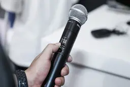 لحظه غش کردن خانم گزارشگر تلویزیون در آنتن زنده!+ویدئو 