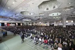 شعار «ظریف گورت را گم کن» در نماز جمعه‌ی صدیقی |  انتشار این شعارها در صداوسیمای جلیلی در پخش «غیر زنده»
