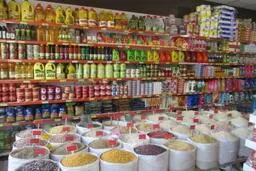 خواربارفروشان رو به نابودی می‌روند/ افزایش ۳۰۰ تا ۴۰۰ درصدی قیمت‌ خواربار
